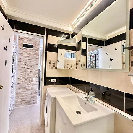 Torres De Yomely - M1f 美洲海滩