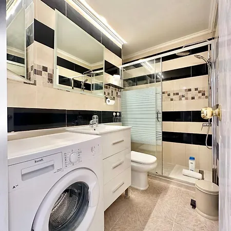 Torres De Yomely - M1f 美洲海滩